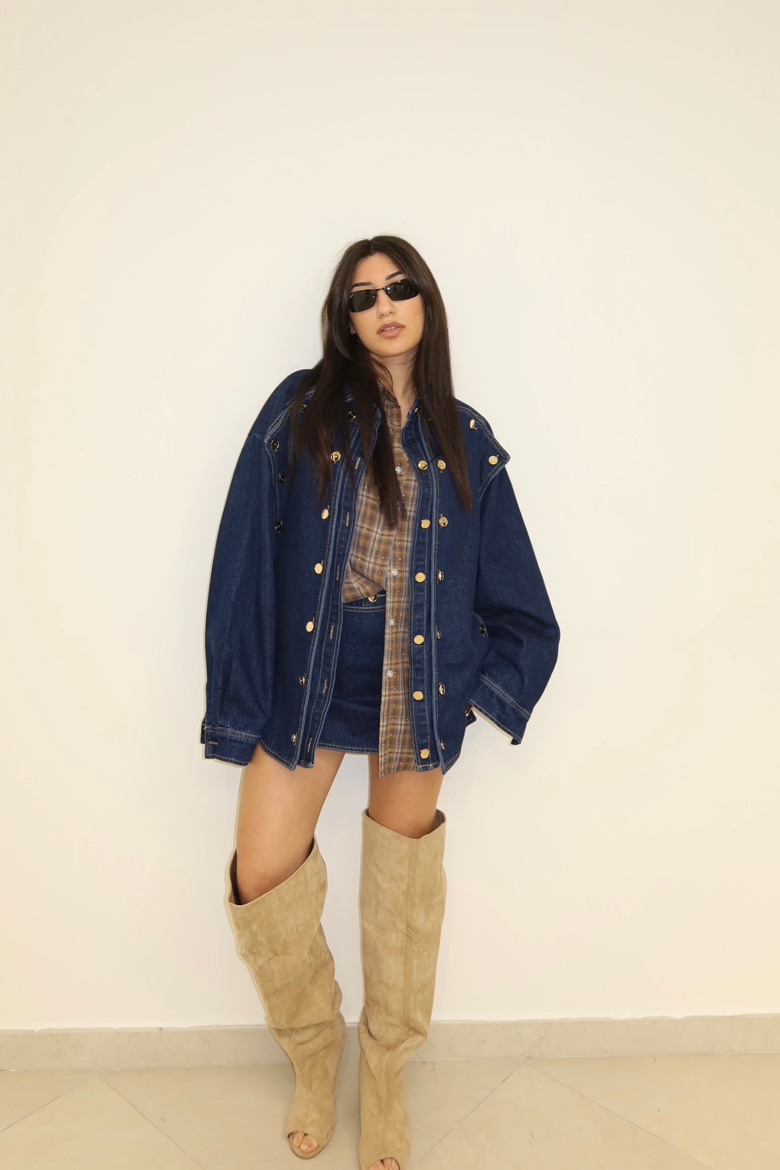 Completo in denim gonna e giacca denim con bottoni oro