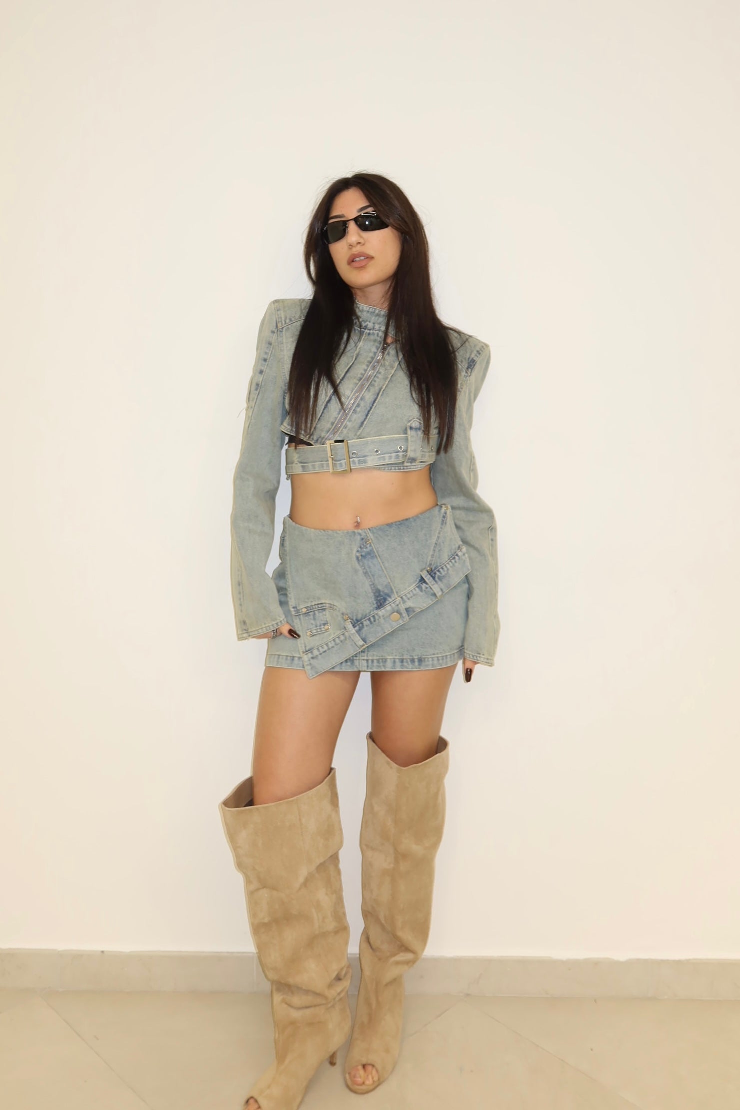 Completo denim con cinture