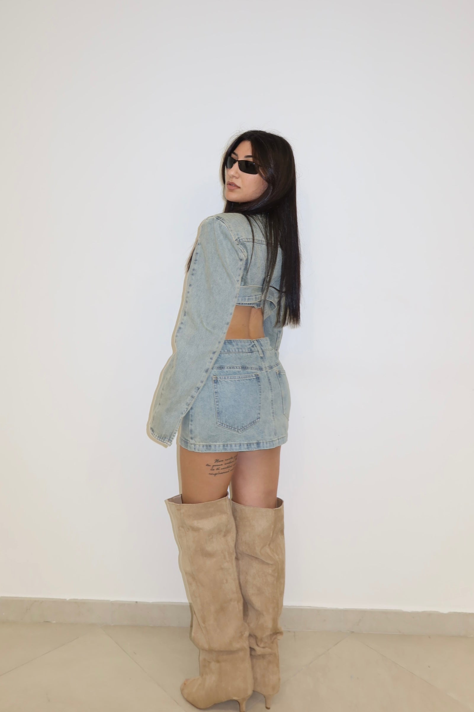 Completo denim con cinture