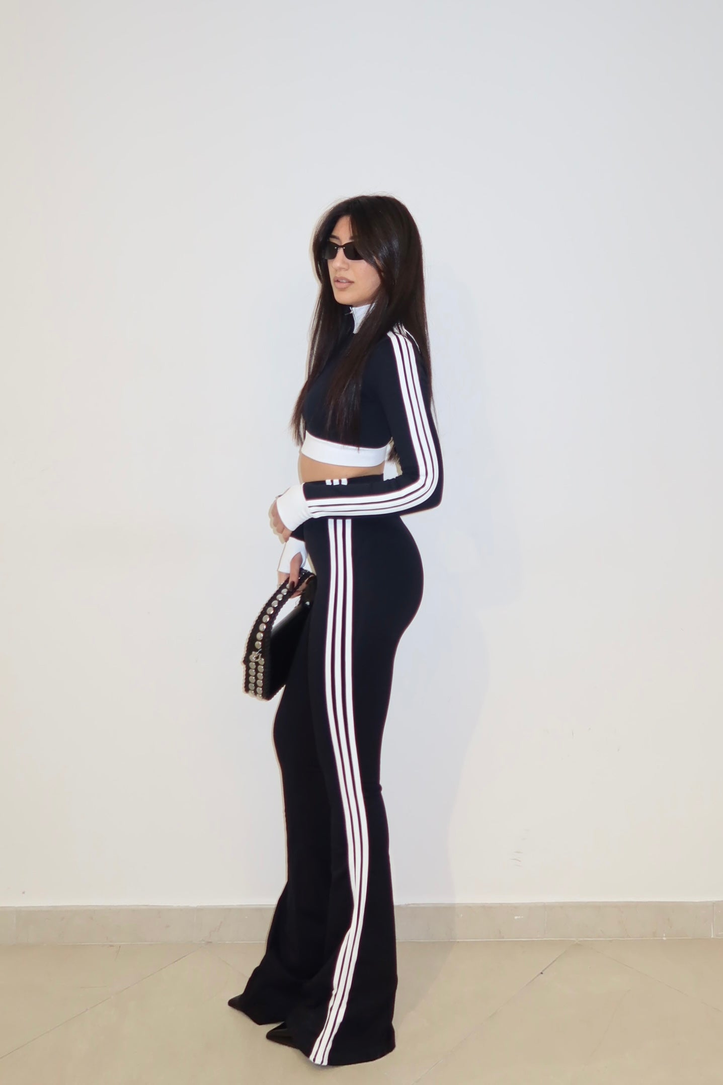 Coord-set nero fitness con bande laterali bianche