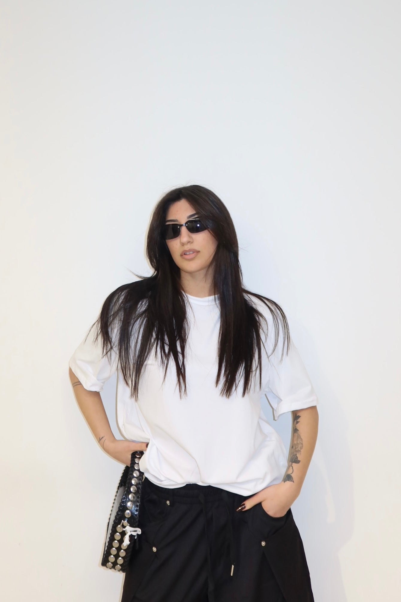 T-shirt bianca manica corta con spalline